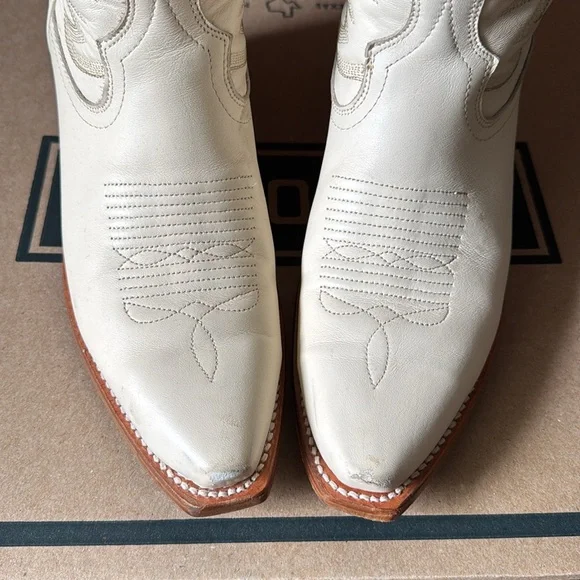 Tecovas Annie Cowboy Boots in Ivory Leather size 7 - Picture 3 of 6